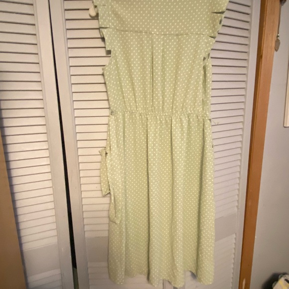 Polka Dot Green Sleeveless Button-Front Midi Dress in Light Green  Monteau - Picture 6 of 6
